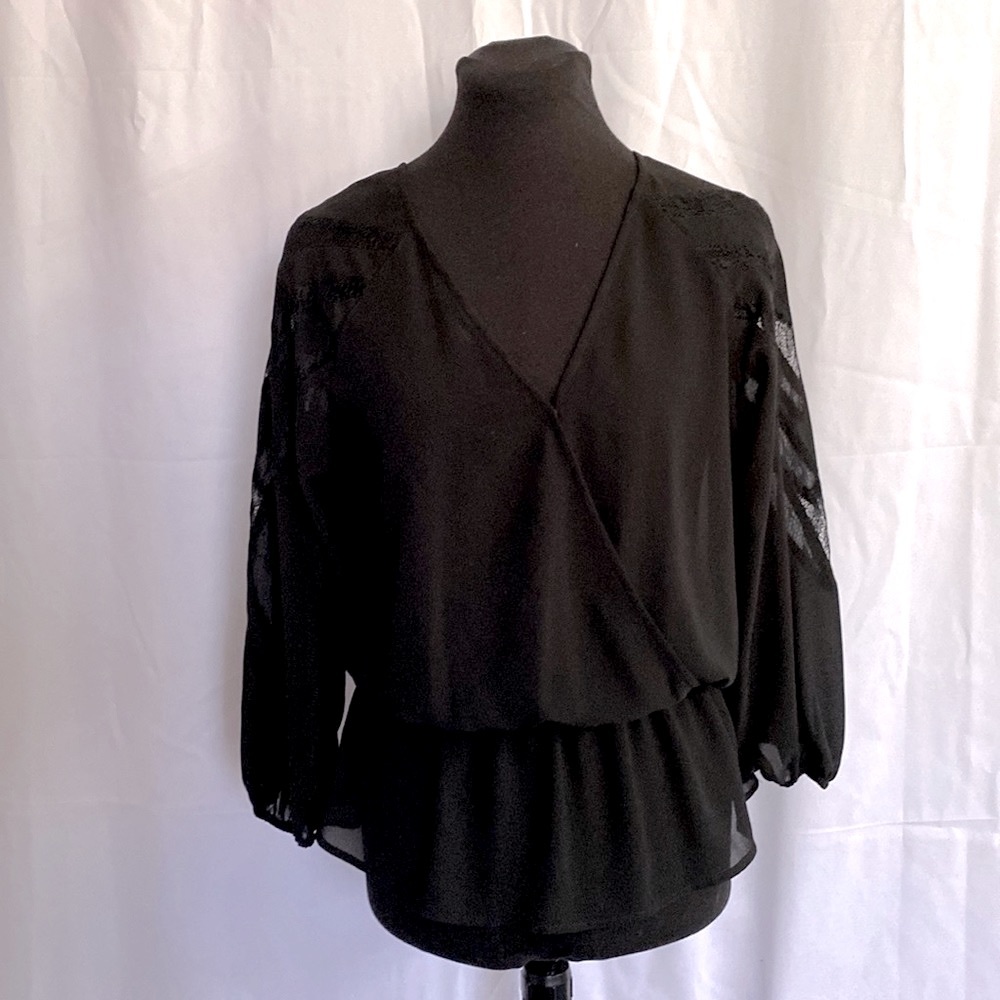 Black crepe & lace blouse size MP